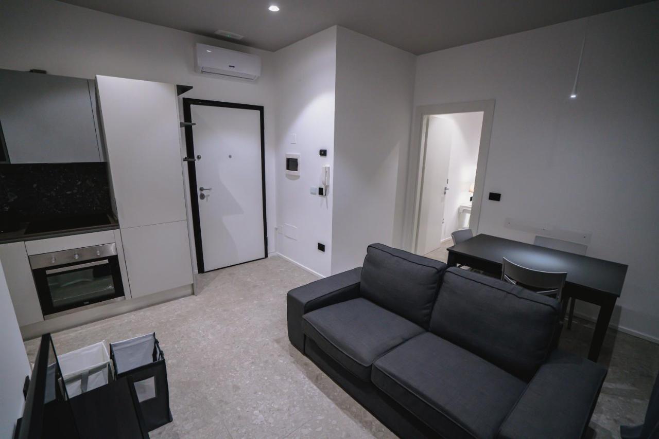 De Luca 6 Apartments Σαλέρνο Εξωτερικό φωτογραφία